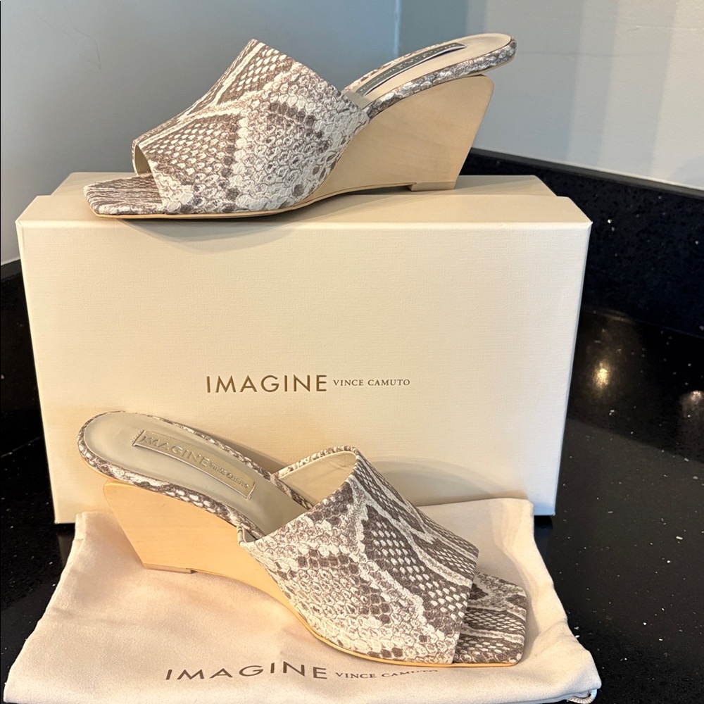 *Vince Camuto IM-DAHRA ROCCIA White Gold DOMINO Snake Print Open Toe Wedges